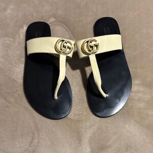 Gucci Women's Sandals with Cream Strap and Black Sole